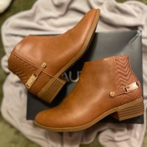 Nautica Size 2 girls brown leather bootie